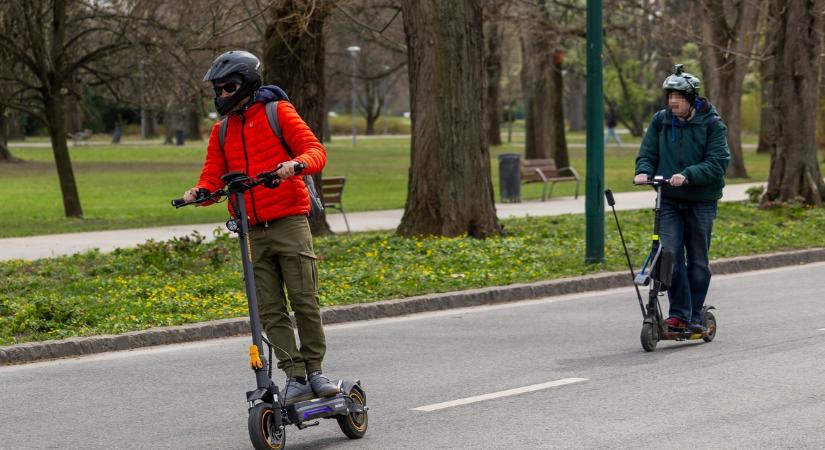 Léprepedés, májsérülés, kitört fogak – Súlyos sérülések fenyegetik a vakációzó gyerekeket az elektromos rolleren