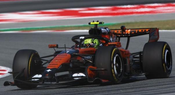 Norris kilenc ezreddel Russell előtt az FP2-n
