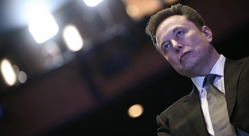 Elon Musk lett a világ első dollárbilliomosa