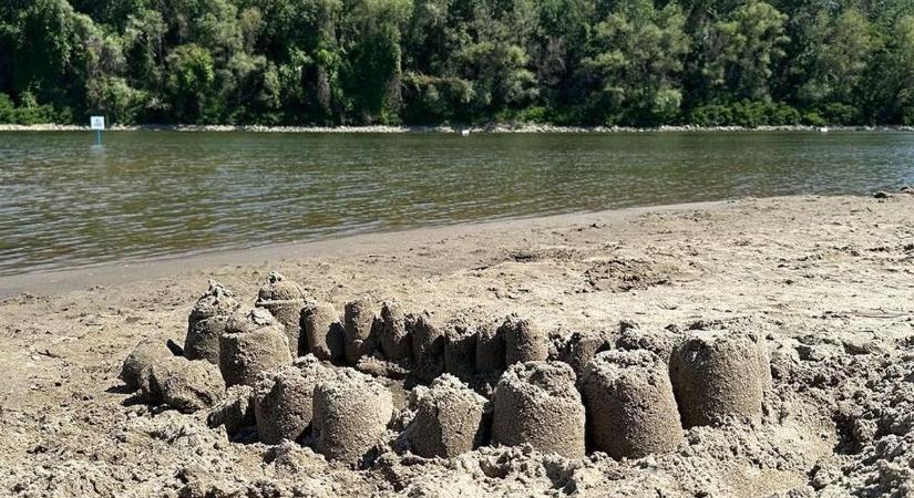 Benépesült a föveny, az első homokvár is elkészült a Körös-torokban