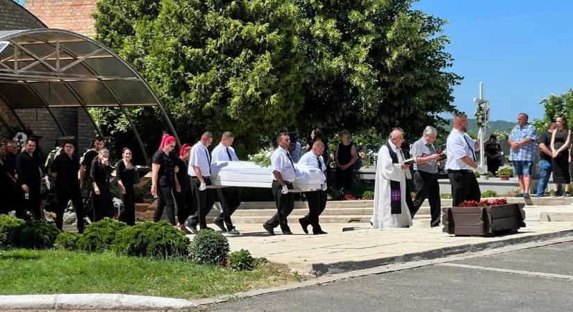 Lezárták a szentlőrinci lakást, ahol a tinigyilkosság történt - részletek