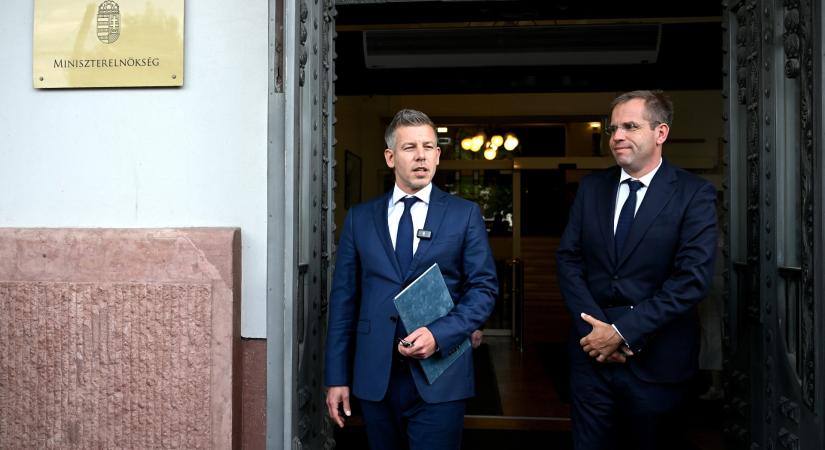 Tömegével küldik el az embereket Ruff Bálint minisztériumából: az ellenzék tisztogatást emleget