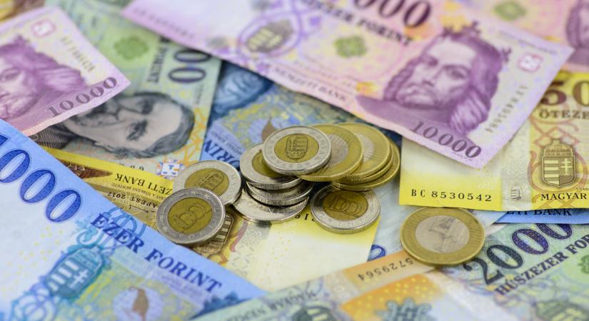Rekordot döntött a forint az euróval szemben