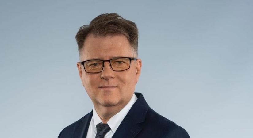 Dr. Mészáros Lajos nevével éltek vissza: több százezer forintot csaltak ki egy házaspártól