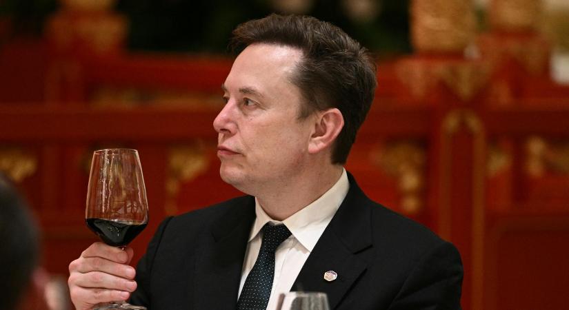 Elon Musk az első ember a világon, akinek a vagyona átlépte az ezer milliárd dolláros lélektani határt