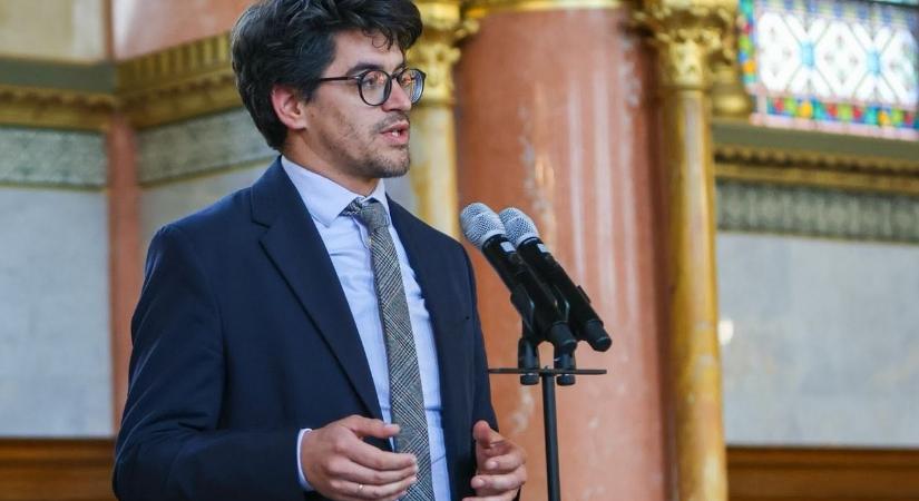 Velkey György László: Szijjártó minisztersége alatt visszaélhettek a honosításokkal és a diplomata-útlevelekkel