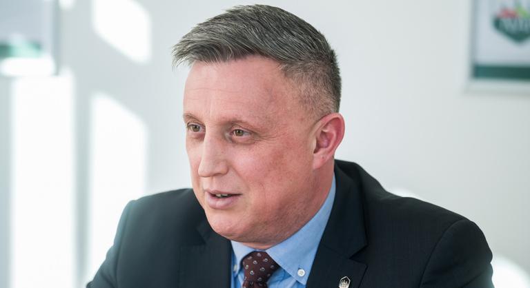 Veszprém vármegyében építheti magát újjá a több nőt bántalmazó, exfideszes Győrffy Balázs