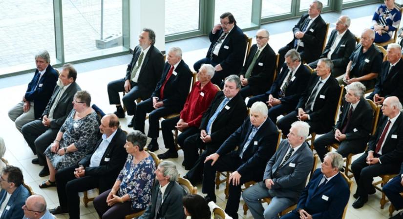 A képzés változik, de a tudás örök: ötven éve végzett mérnököket köszöntöttek a Debreceni Egyetemen