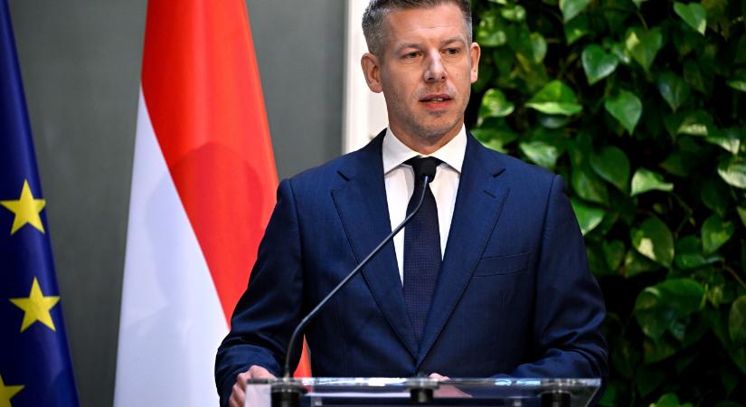 Magyar Péter felmentette az összes nemzetbiztonsági vezetőt