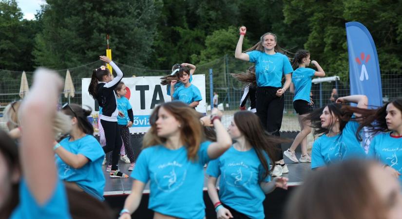 Éjfélig tartó programmal aratott sikert a Mozdulj Tata, ezernél is több regisztrálóval