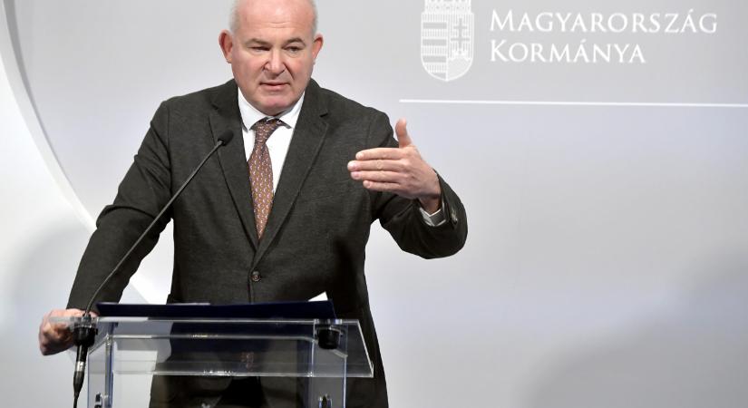 Több mint negyven helyettes államtitkárt menesztett Magyar Péter