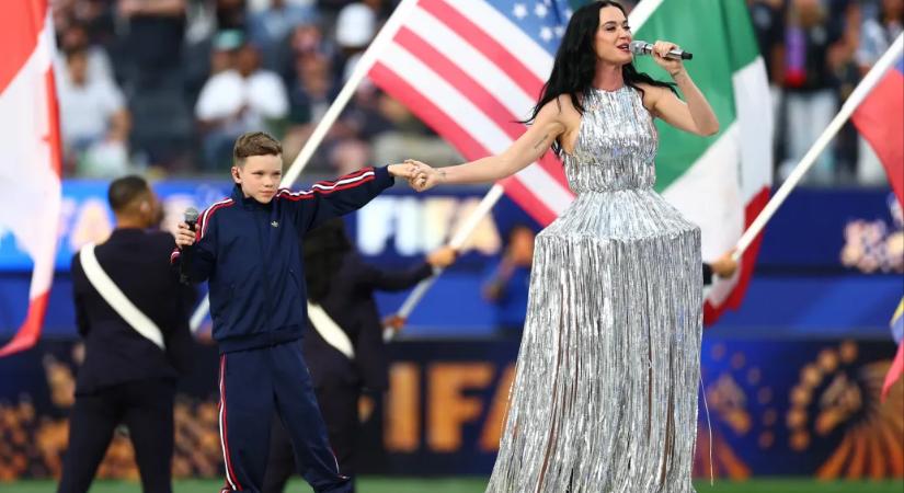 Katty Perry és egy tízéves norvég kisfiú előadásával indult a foci-vb Amerikában