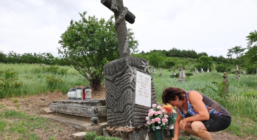 Paudits Bélát temették utoljára az ozorai kistemetőbe – Ősei mellett nyugszik a színészlegenda, egy helyi rajongója gondozza a sírját