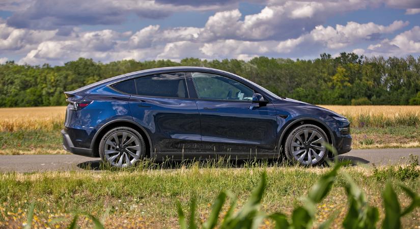 Egyetlen gázfröccs, és mindenki kapaszkodik: ilyen a Tesla 507 lóerős családi autója