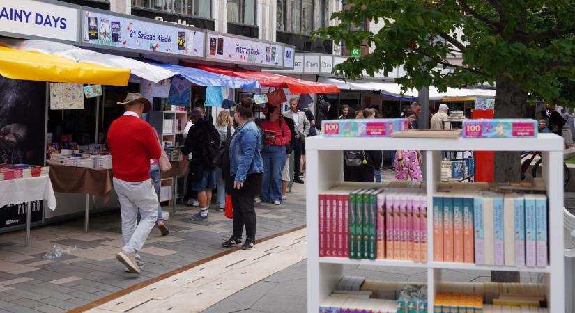 A túlárazott beton helyett jöjjön végre a könyvek korszaka!