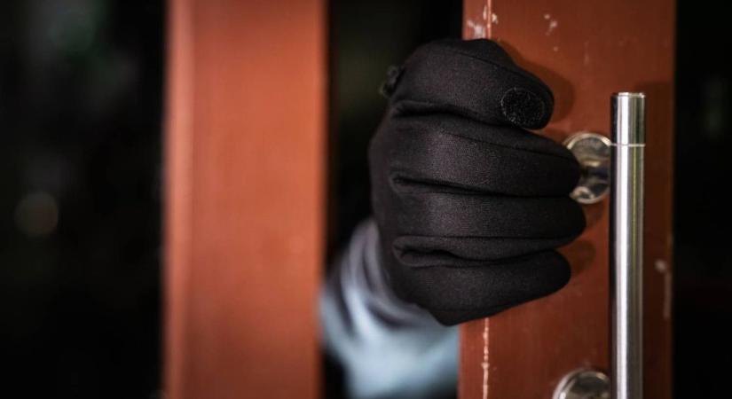 Ötmillió forintnyi ékszert lopott el a nagyanyjától egy várpalotai férfi