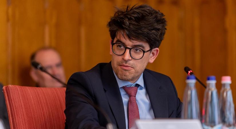 A külügyi államtitkár szerint százával kaphattak magyar állampolgárságot olyan külföldiek, akiknek semmiféle magyar kötődésük nincs