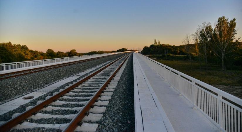 Először szólalt meg Kína a Budapest-Belgrád vasútvonal jövőjéről: ez a válasz a Tisza-kormány követelésére – máris óriási a kavarás