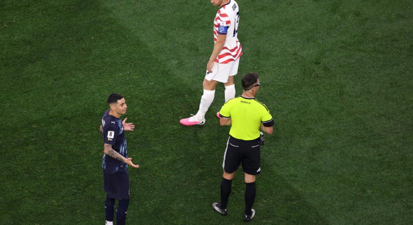 Történelmi pillanat Tim Reamnek: először alkalmazták a vb-n a VAR új „téves azonosítás” szabályát