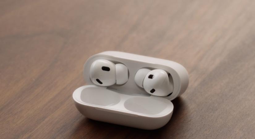 Véletlenül lenyelte az AirPodját egy 31 éves nő: a segélyhívó első kérdése fején találta a szöget