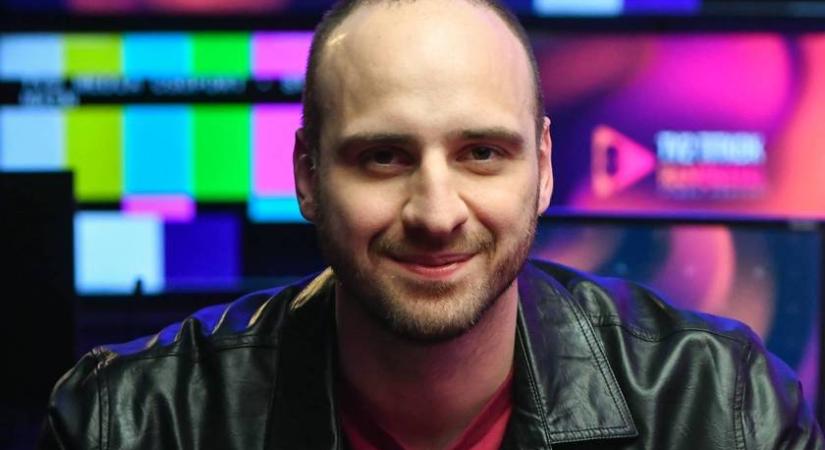 A magyar sztárszínész a tévéstúdióból rohant a szülőszobára: színésznő felsége hamarosan visszatér a színpadra