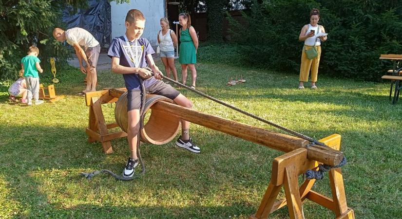 Különleges éjszaka Makón: tűzugrás, táncház és éjszakai tárlatvezetés