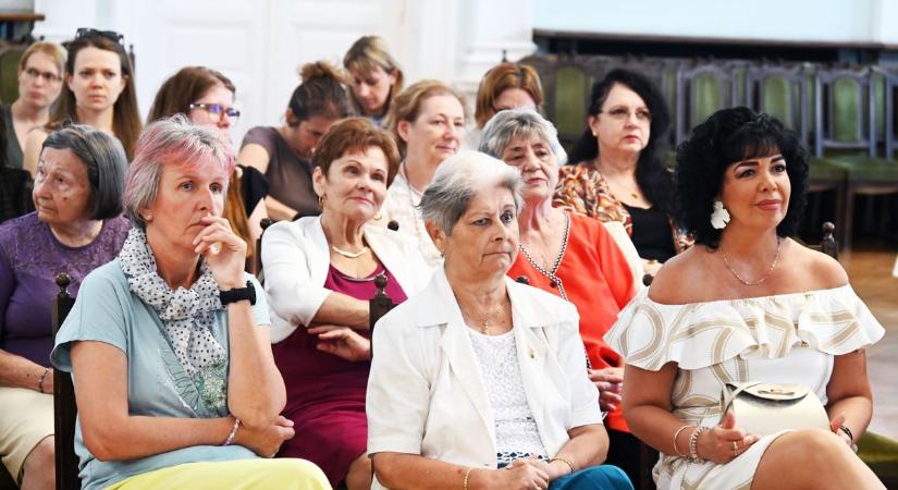 Védőnők napja: szolgálnak és védenek