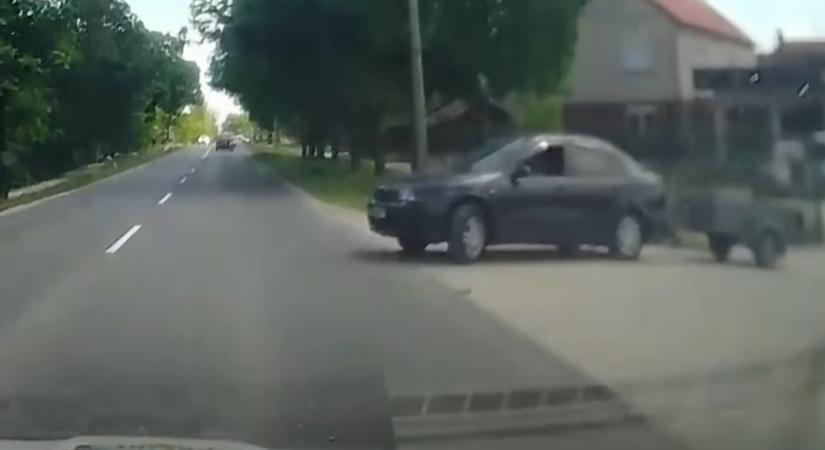 Rendőr előtt hagyott ki az autós figyelme