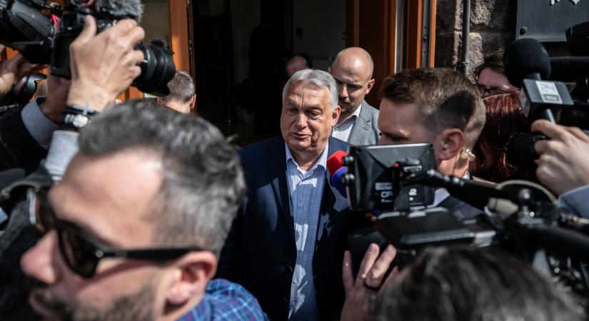 „Egyik kézben kőműveskanál, a másikban kard” – Orbán Viktor röpiratban számolt el a 16 évvel és a bukással
