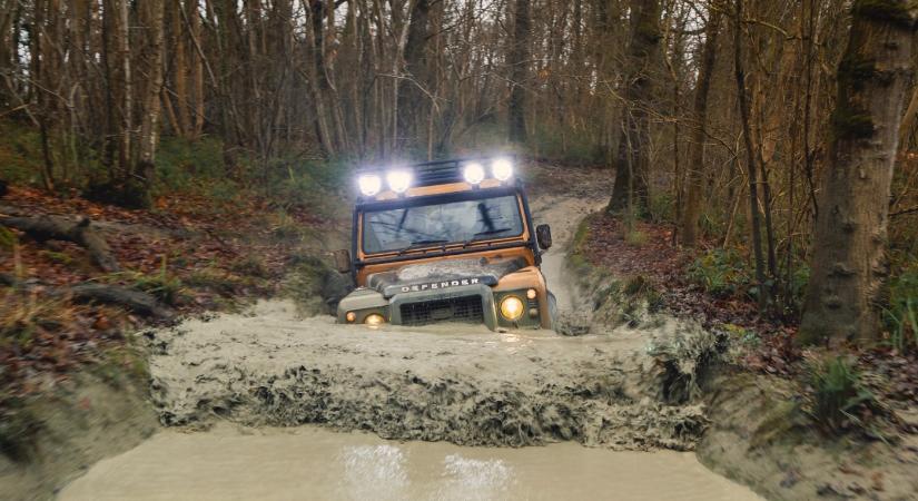 25 darab 405 lóerős expedíciós Defendert épít a Land Rover Classic