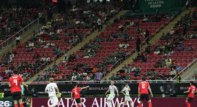 A FIFA szerint nem volt üres a mexikói vb-stadion, csak sok szurkoló a folyosókon ácsorgott, ezért nem látszanak