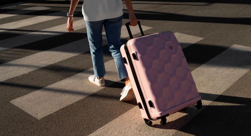 Új reptéri csalás terjed: ártatlan utasokat használhatnak drogcsempésznek