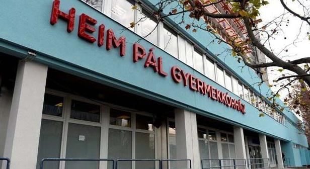 Egy hét alatt négy gyermek került a Heim Pálba gombelem lenyelése miatt – az egyik beteget műtüdővel tartják életben