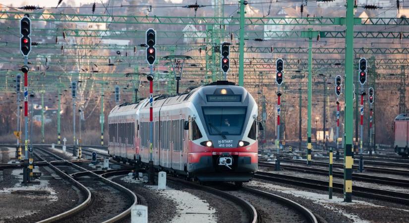 Friss hír a MÁV-tól: pótlóbusz jár az Esztergom és Komárom közötti szakaszon