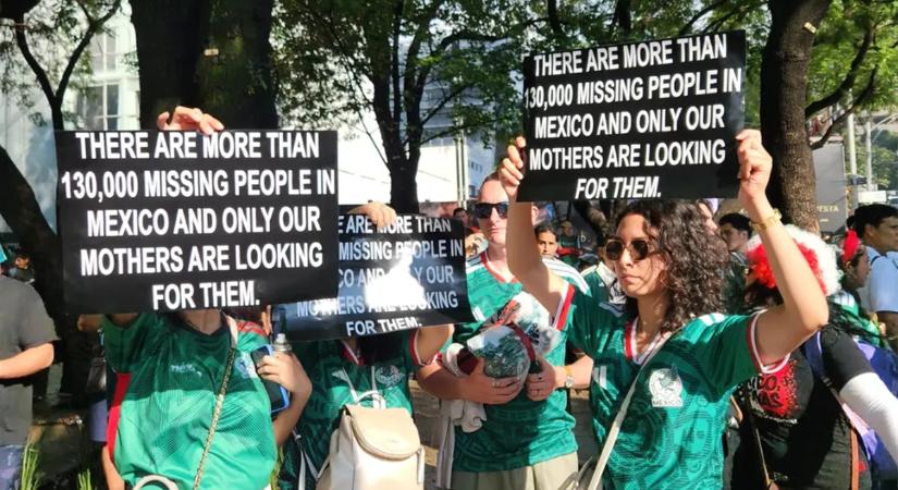 A demonstrálók nem „versenyezhettek” a mexikói válogatott sikerével