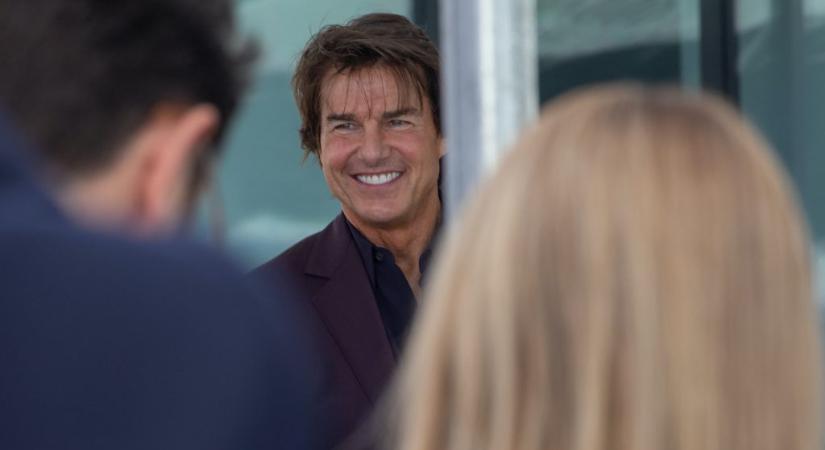 Tom Cruise Spielberg alakú popcornos vödörrel meg Colin Farrell-lel és Dakota Fanninggel nézte végig az új Spielberg-filmet