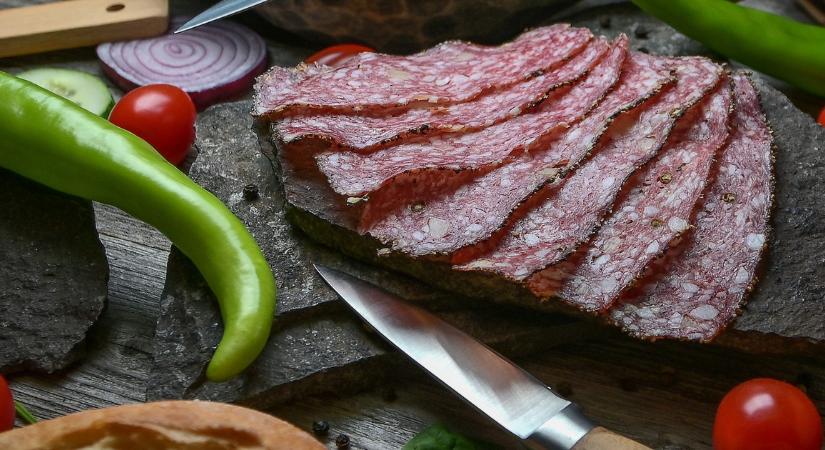 Figyelem! Népszerű szalámit hívott vissza a Lidl, coli baktérium lehet benne