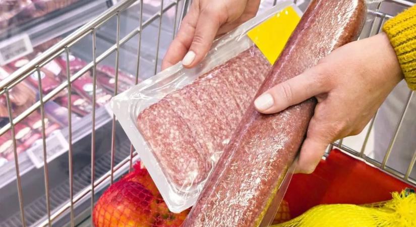 Veszélyes baktériummal szennyeződhetett a szalámi, visszahívta a terméket a Lidl