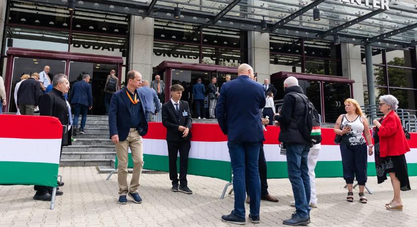 Így érkeztek meg a résztvevők a Fidesz tisztújító kongresszusára