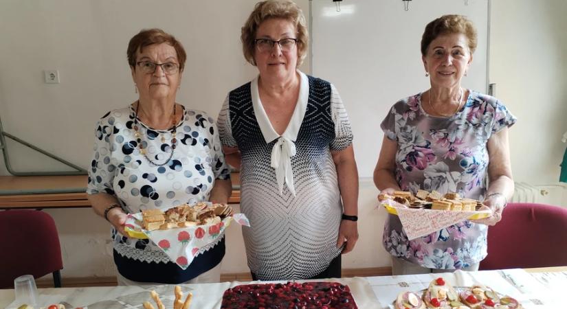 Tízperces sütemény, bogyós, habos rizstorta és vendégváró szelet