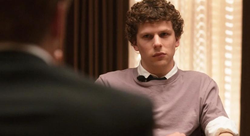 Jesse Eisenberg nem akart visszatérni Mark Zuckerberg szerepében a The Social Reckoninghez, de a film rendezőjének mással indokolta ezt, mint korábban