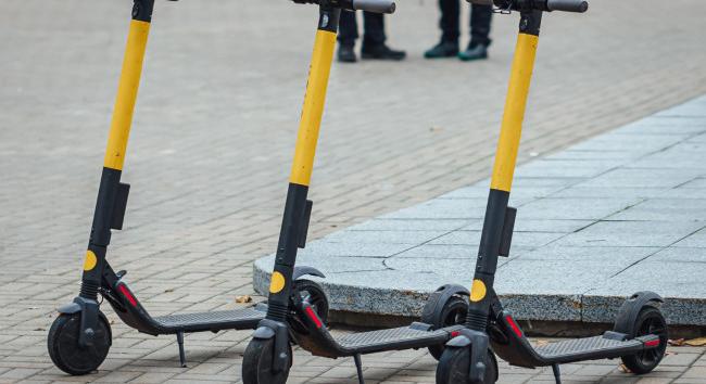 Szigorítás jöhet: ugrásszerűen nőtt az elektromos rolleres balesetek száma