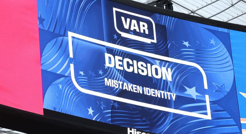 Történelmi VAR-döntés: percekig senki sem értette, miért kapott sárgát a paraguayi sztár