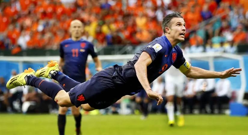 Ezen a napon történt: Van Persie híres fejesével indult a hollandok nagy spanyolverése