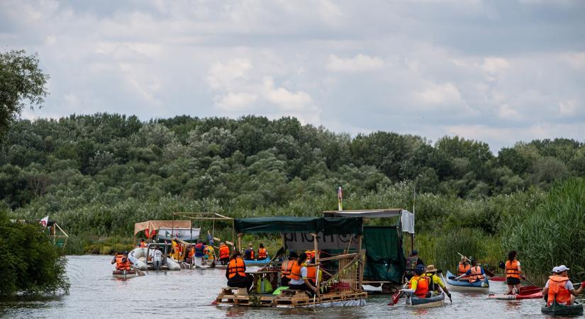 Minden eddiginél nagyobb flottával indult el a hetedik Tisza-tavi PET Kupa