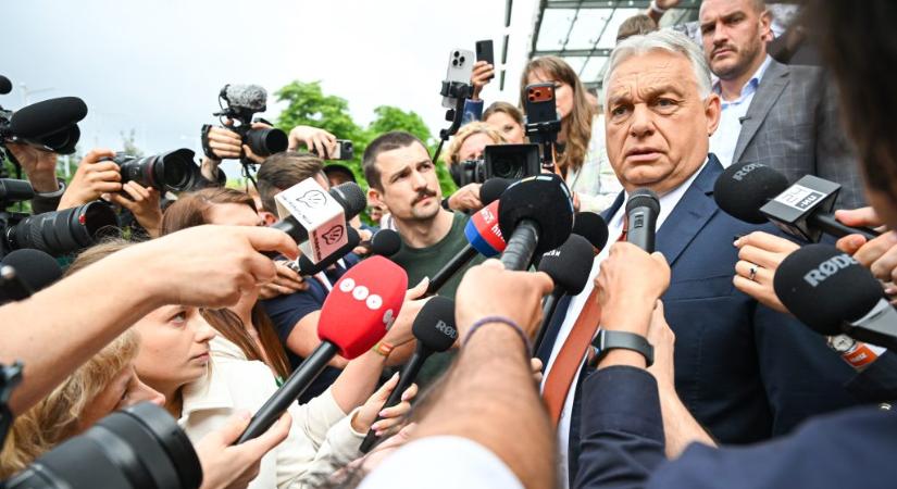 Fideszesek a Kongresszusi Központnál – galéria
