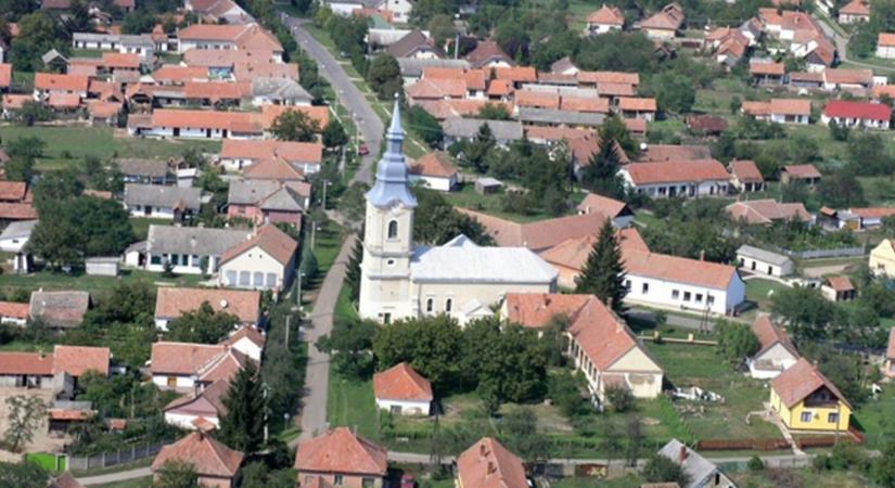 Két kastélya is van a hajdú-bihari településnek, mely az élhetőségére építene