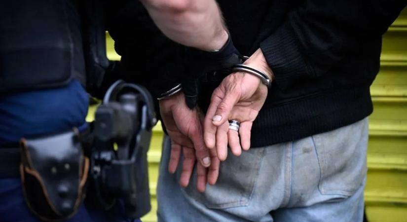 Többször fejen és nyakon szúrta, majd megerőszakolta a fiatal lengyel lányt a migráns