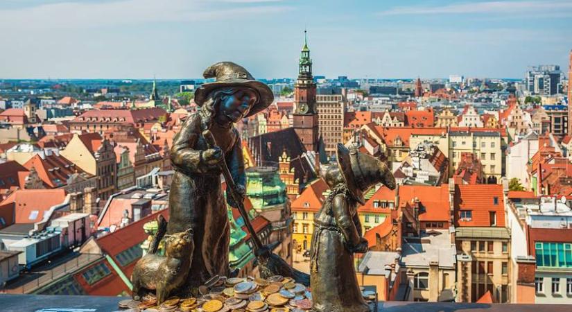 Tele van törpékkel ez a lengyel város: Budapesttől csak egy órányi repülésre található