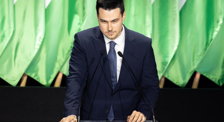Először Zsigó Róbert szólt hozzá a a kongresszushoz, majd a „Megafon propagandistája” következett